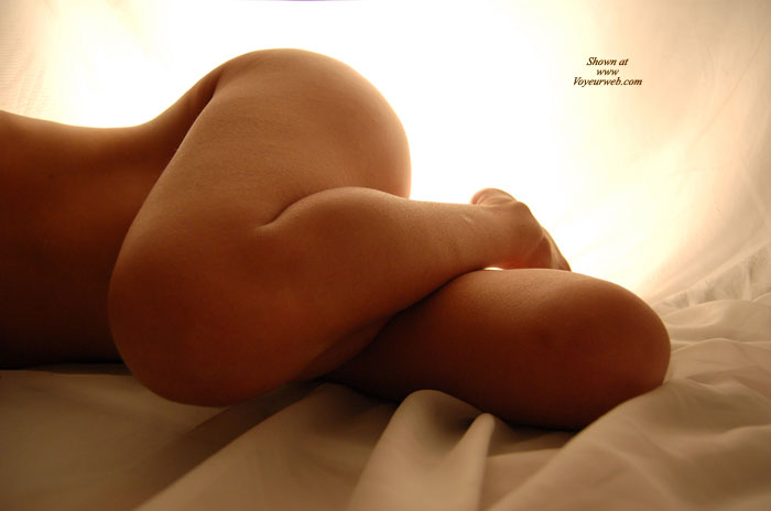 Sexy Amateur Pose - Naked Girl, Nude Amateur, Sexy Ass, Sexy Legs , Curvy Hips, Curves Ass And Legs, Smooth Curved Hips, Fine Art Nude, Erotic Pose, Beautiful Curved Hip, Curves, Curvy Legs