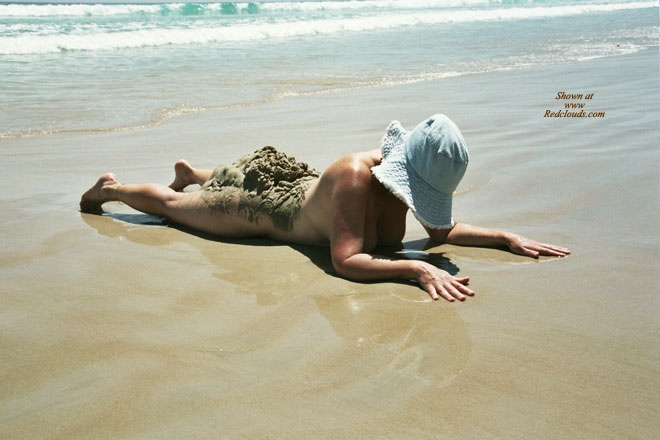 Pic #1Cindybonk Spreading At The Beach