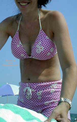 Pic #1 She Looks Hot