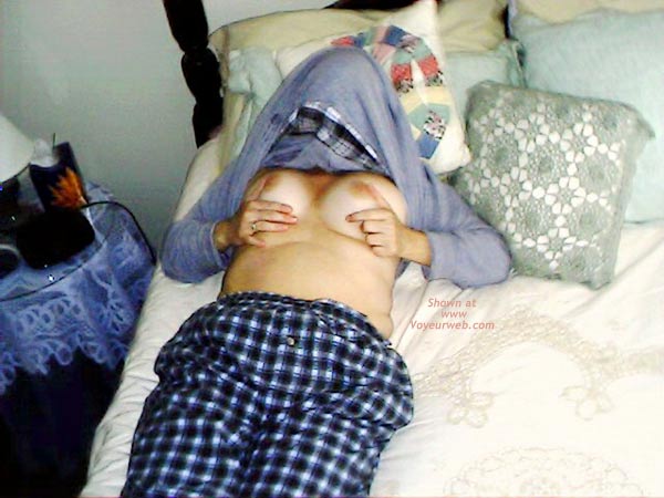 Pic #1She Doesn't Know