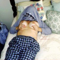 Pic #1She Doesn't Know