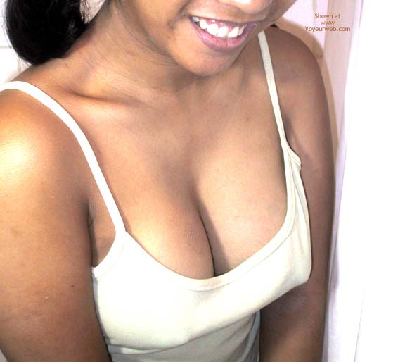 Pic #1Asian Liana Gets Wet