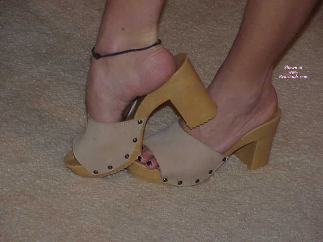 Pic #1Roxy Shows More Foot Fetish