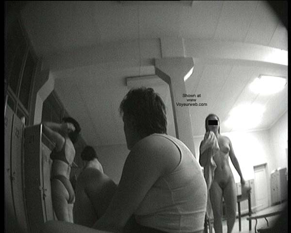 Pic #1Pool Dress Room