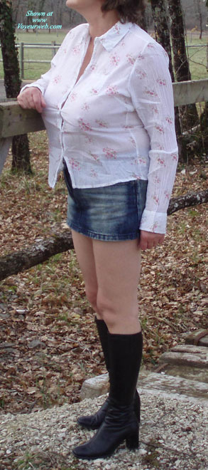 Pic #1Whore Helen Outdoors