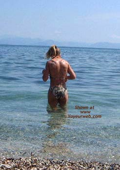Pic #1 Early Thirties Wife at The Beach