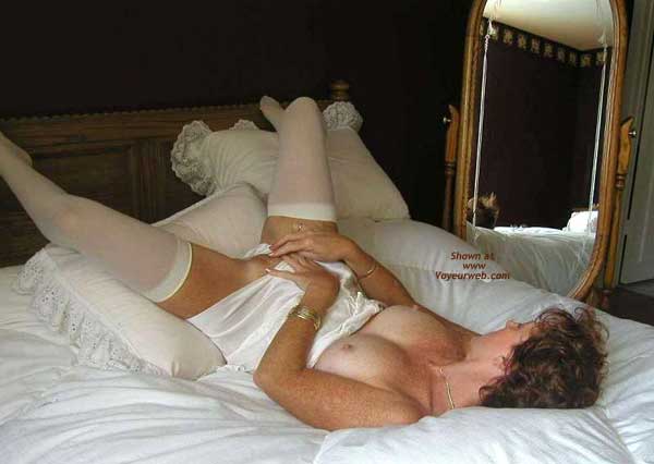 Pic #1BE Jennifer Spreads Out in Bed