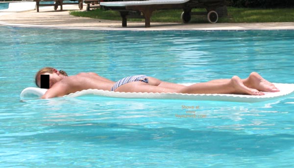 Pic #1My Girlfriend On Hollidays