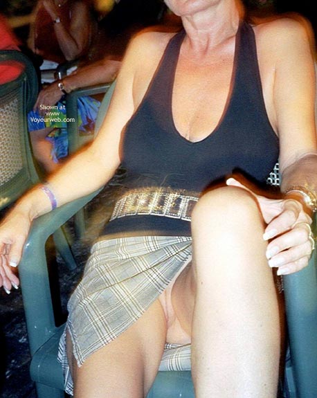 Pic #1*FR Flash in Restaurant