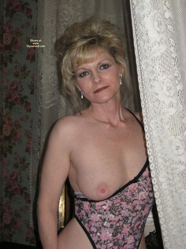 Pic #1Calie's Playfull Evening