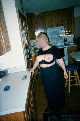 Pic #1She Likes To Play