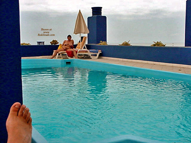 Pic #1Voyeur Nude In Resort