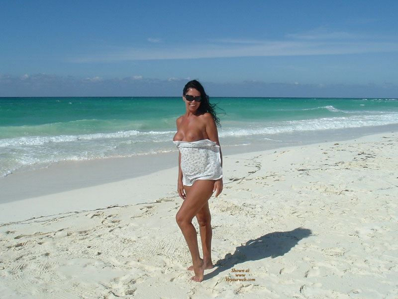 Pic #1Jugando En La Playa