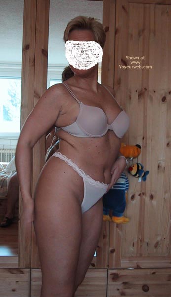 Pic #1Jim's Wife Shows Proudly Her Breasts!