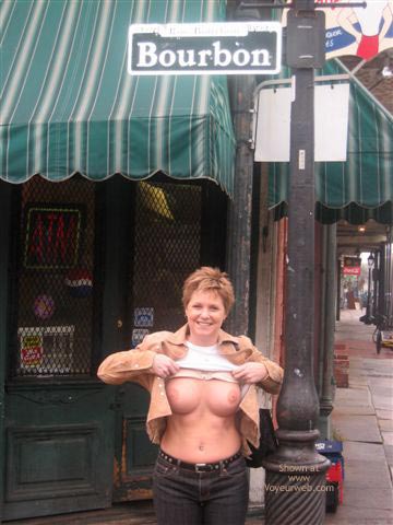 Pic #1Wife Flashing in New Orleans