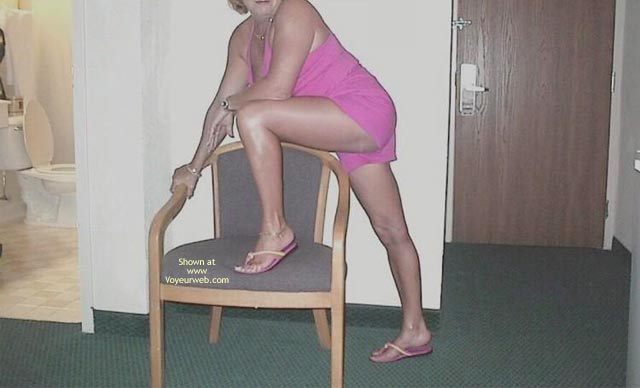 Pic #1Lisa Loves to Pose Nude