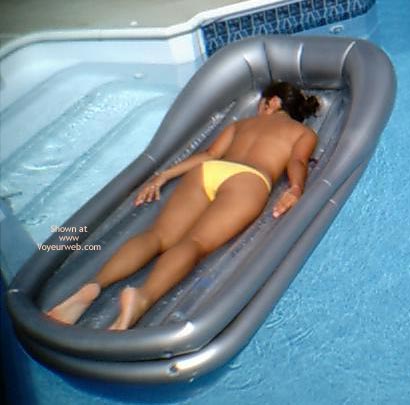 Pic #1Girlfriend at Pool