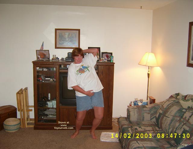 Pic #1She Takes It Off For Voyerweb