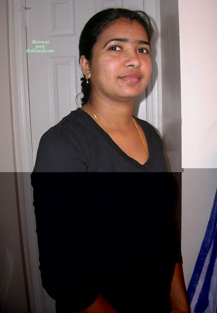 Pic #1Indian Girl Usha Shows Her Pussy