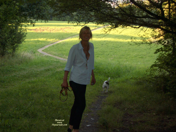 Pic #1 Flashing In Lorraine