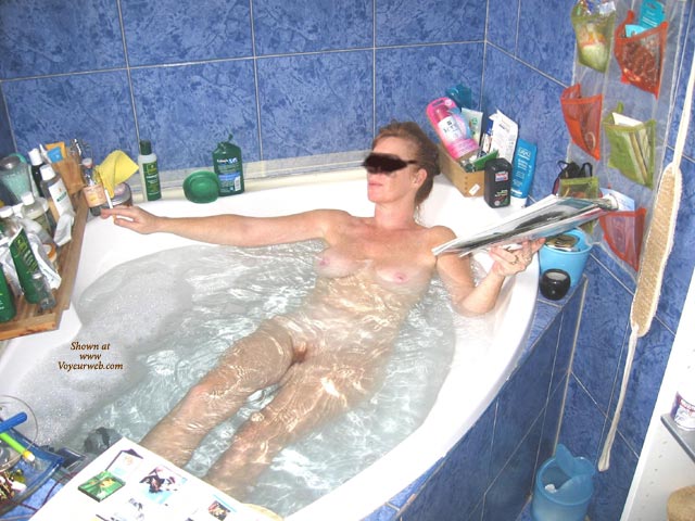 Pic #1Ma Femme Rousse Naturelle - La Salle De Bain