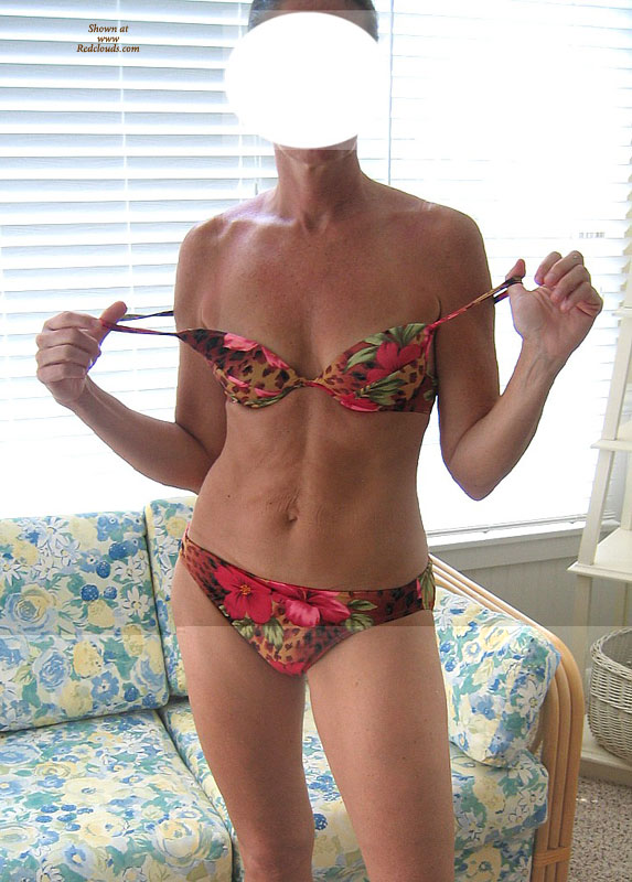 Pic #1Sally Loosing Her Swim Suit