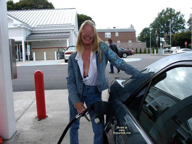 Pic #1 Lee Goes Shopping 1