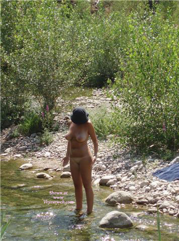 Pic #1Nudist Girl In France 2