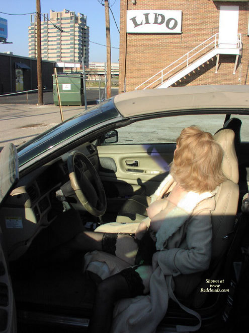 Pic #1Darling Does A Lido Show Of Her Own