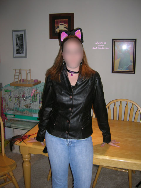 Pic #1Kitty Comes Out To Play