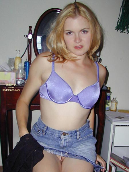 Pic #1Cynthia K Hikes Up Her Skirt