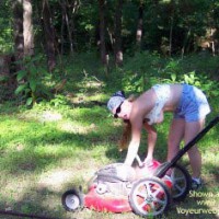 *Tw Kat Playing In The Yard