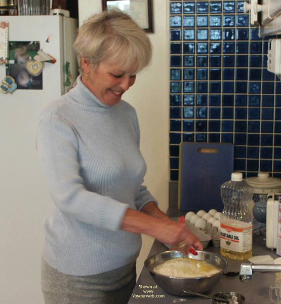 Pic #1Tw Sensually62 Bakes A Cake