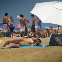 Pic #1 Une Brune Nue