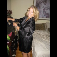 Amber Pays The Gardener