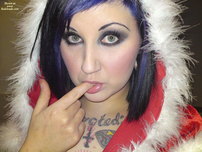 Pic #1 Sexy Lil' Helper Shows Face!