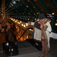 Pic #1 *NC Tina Nackt Auf Der Rolltreppe Im Einkaufszentrum