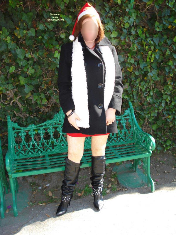 Pic #1*NC The Queen- Mrs. Santa In Street 1
