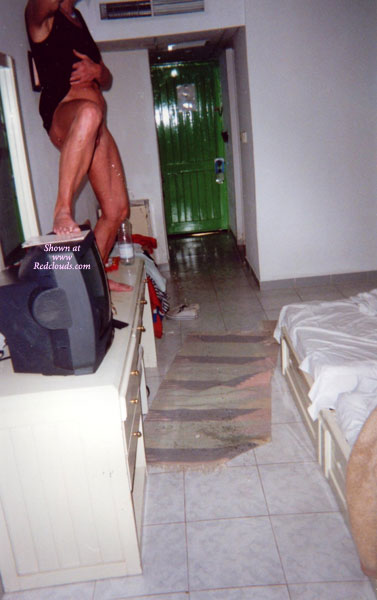 Pic #1Pissing
