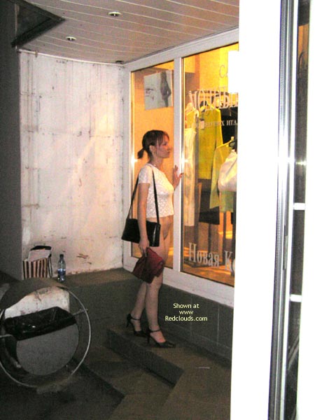 Pic #1Siberienne  Nue Dans La Rue Suite