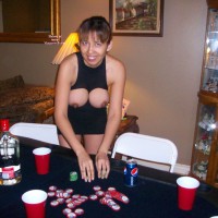 HW Nina Latina Cleaning Poker Table