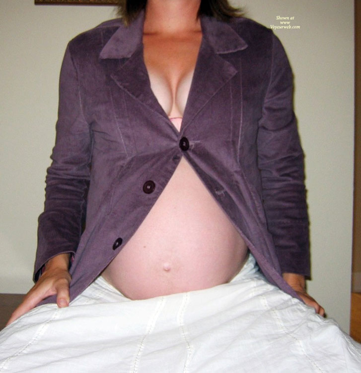 Pic #1Pregnant Sara Shows Off Her Perky Nips