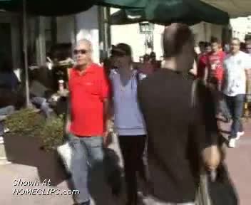 Pic #1Arties Pussy On Show In Miami