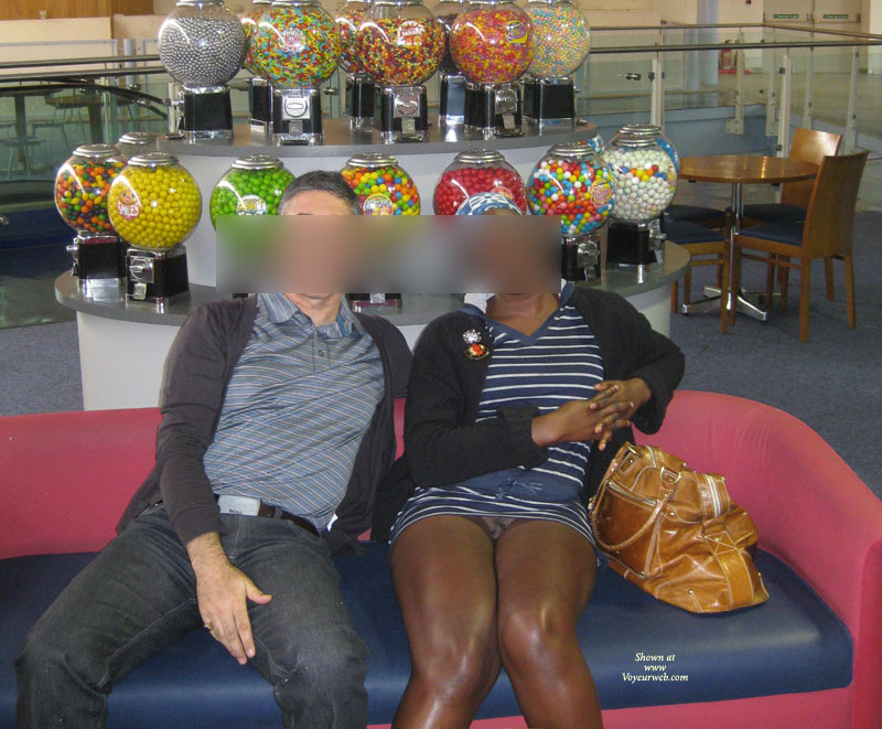 Pic #1 Artie's Pussy Photographed By Strangers